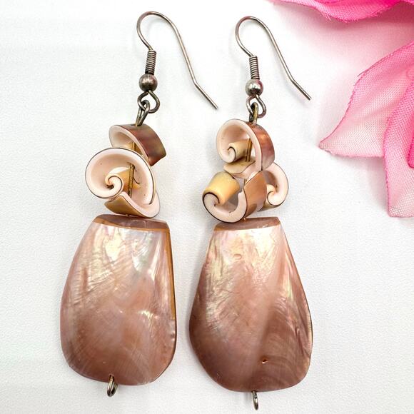 Irridescent Seashell Earrings Puffy Champagne Taupe Neutral Beachy Vaca Cruise - Picture 1 of 8